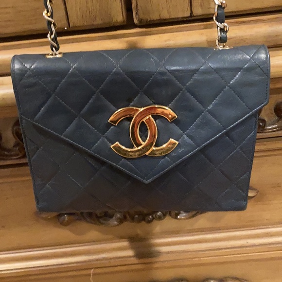 Chanel Vintage 80's 24kt  Blue Quilted Lambskin Envelope Flap Crossbody Bag - Picture 3 of 16